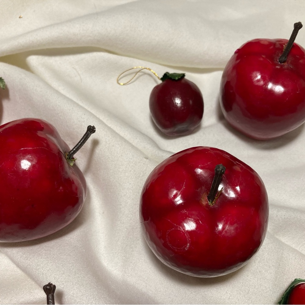 Vintage collection of glossy red apples holiday ornaments decorations for home - Picture 7 of 8